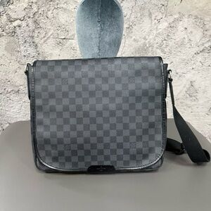 🚩steal authentic Louis Vuitton Black Checkered Messenger Bag